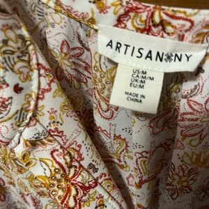 Women’s sleeveless dress top.